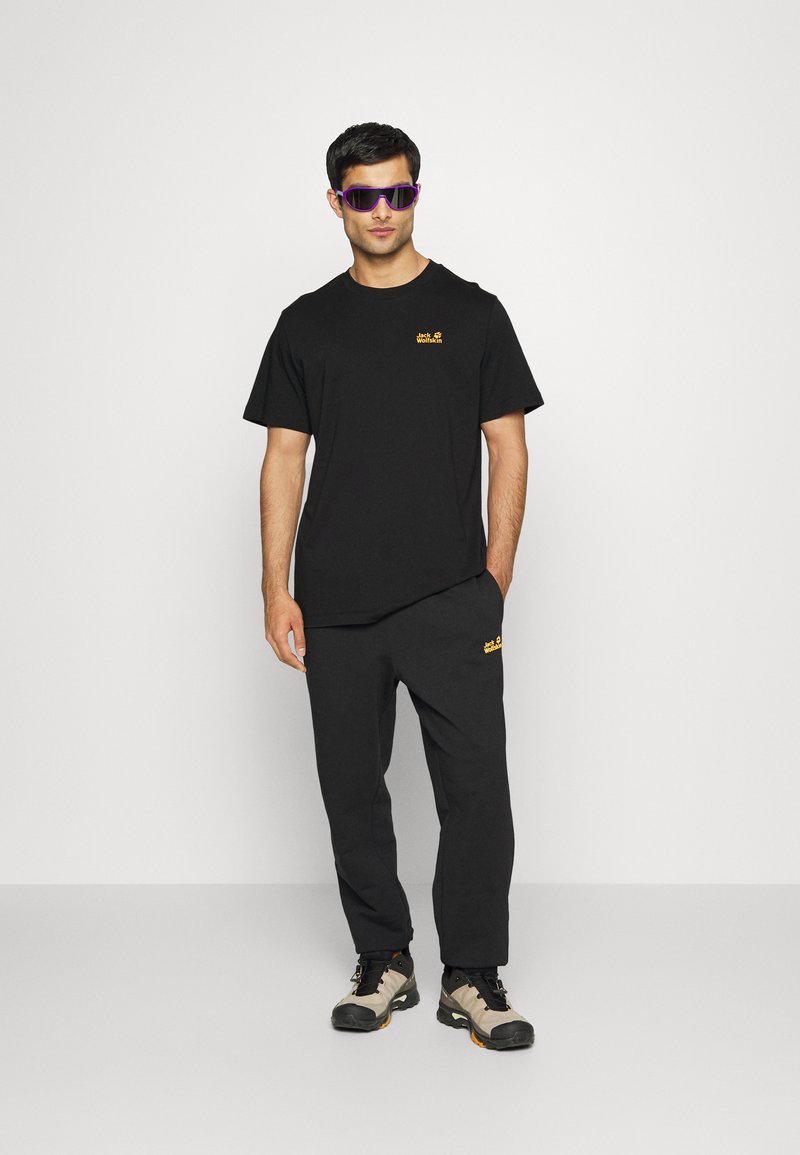 Herren Shirts | Jack Wolfskin ESSENTIAL Sport T-shirt black/schwarz - NC55407 Herren Shirts | Jack Wolfskin ESSENTIAL Sport T-shirt black/schwarz - NC55407