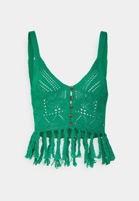 Zielony dziergany crop top z dekoltem w serek, haftowanym wzorem, drewnianymi guzikami wzdłuż środka i frędzlami na dolnym wykończeniu.