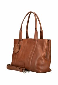 Borsa a tote in pelle marrone con due manici lunghi, tracolla removibile, chiusura con cerniera e un'etichetta per bagagli con logo attaccata nella parte anteriore.