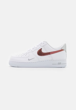 Sneakers - white