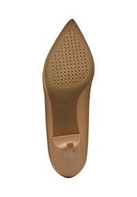  Semelle de chaussure beige à bout pointu présentant un motif texturé avec des perforations pour la respirabilité ; logo Geox embossé sur la partie talon.