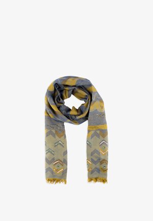 Lekki szalik z niebieskimi i musztardowo-żółtymi geometrycznymi wzorami oraz akcentami z cekinów, z frędzlami na końcach, luźno owinięty.