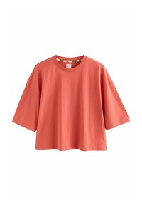 T-shirt court corail à manches courtes, col rond et coupe décontractée, présenté sur un fond blanc uni.