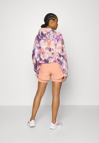 Nike Performance TEMPO LUXE SHORT - Calções desportivos - light madder root/atmosphere/reflective silver