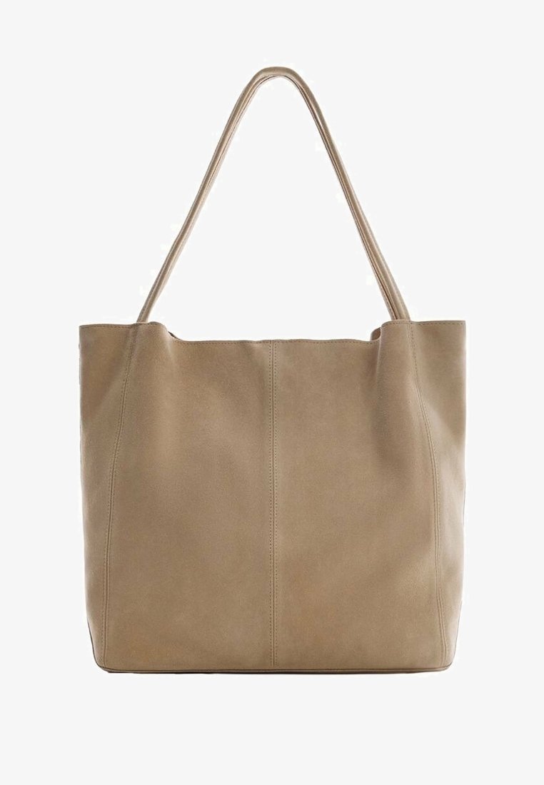 Sac cabas en cuir beige avec deux bretelles et des coutures verticales visibles sur un fond uni.