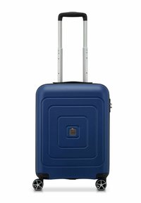Maleta rígida de color azul marino con un diseño texturizado. Cuenta con un asa telescópica, cuatro ruedas giratorias y un inserto para candado.