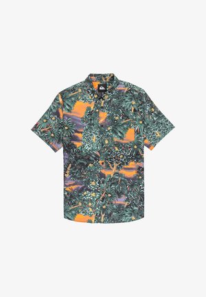 Kurzärmeliges Hemd mit Knopfleiste, das ein tropisches Muster mit grünen Blattwerken, orangefarbenem und lila Hintergrund sowie floralen Akzenten zeigt. Hergestellt aus leichtem Stoff.