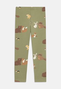 Grüne Leggings aus weichem Stoff mit einem Muster verschiedener Cartoon-Tiere wie Bären, Füchsen, Hasen und Pilzen.
