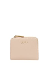 Cartera con cremallera de color rosa claro, hecha de material sintético texturizado. Presenta detalles en tono dorado y un logo de la marca en relieve en el frente.