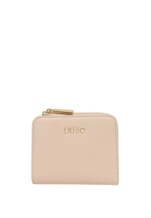 Cartera con cremallera de color rosa claro, hecha de material sintético texturizado. Presenta detalles en tono dorado y un logo de la marca en relieve en el frente.