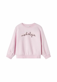 Felpa a maniche lunghe rosa chiaro con polsini e orlo a coste, con la parola "nostalgia" in un elegante testo marrone in corsivo sul petto.