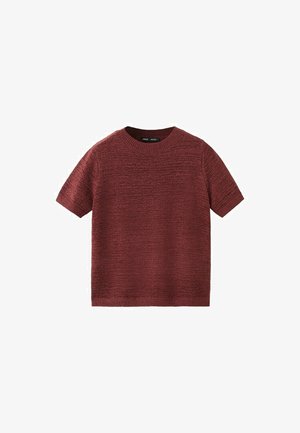 Kortærmet, tekstureret striktrøje i mørk rødbrun med rund hals og ribstrikkede ærmeafslutninger og kant.