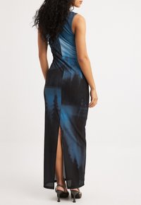 NA-KD Maksikleit - abstract print
