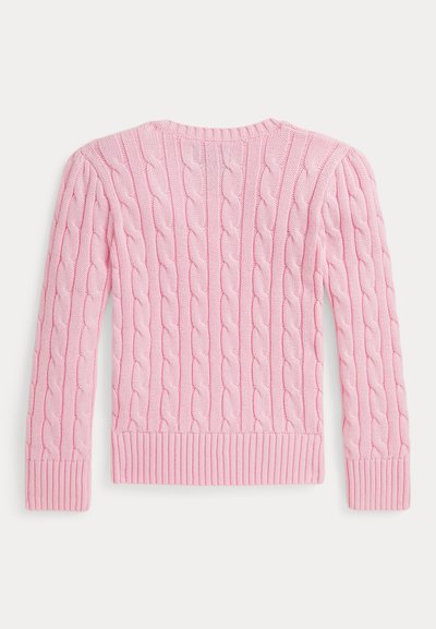 Rosa stickad tröja med ett kabelmönster, ribbade muddar och nederkant, samt en klassisk rundhalsad design.