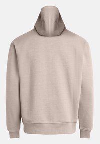 Sweatshirt beige avec un col montant, fabriqué en tissu doux, présentant des poignets et un ourlet côtelés, ainsi qu'une surface lisse et texturée.