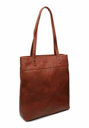 Sac en cuir marron avec deux longues anses et des détails de couture subtils sur fond blanc.