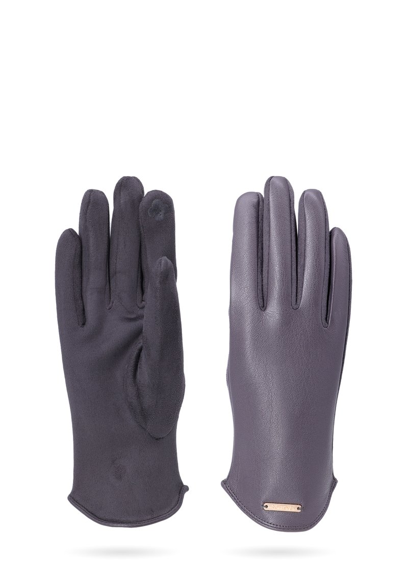 Guanti in pelle viola con una finitura liscia, tessuto morbido grigio scuro a contrasto su un lato e un accent metallico sul palmo.