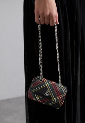 Vivienne Westwood SMALL PURSE CHAIN - Soma ar siksnu pāri ķermenim - chelsea