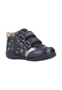 Chaussure en cuir bleu foncé avec des accents argentés, motif étoilé, deux bandes Velcro, bout arrondi et semelle en caoutchouc conçue pour le confort et le soutien.
