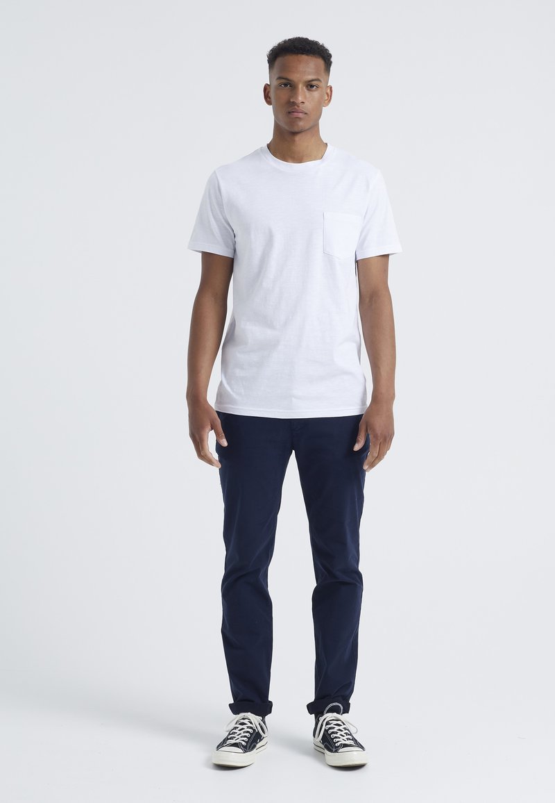 Damen T-Shirts | BY GARMENT MAKERS THE ORGANIC W POCKET T-Shirt basic white/weiß - WM44425 Damen T-Shirts | BY GARMENT MAKERS THE ORGANIC W POCKET T-Shirt basic white/weiß - WM44425