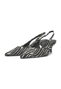 Scarpe con tacco slingback a punta, con un design a stampa zebra bianca e nera, dotate di un tacco basso e di una superficie in tessuto morbido.