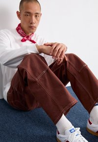 Carhartt WIP MIDLAND DOUBLE KNEE PANT - Traperice opuštenog kroja - offroad rinsed