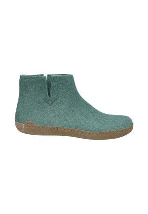 Slippers - north sea