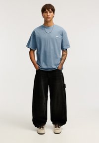 PULL&BEAR WITH LOGO - T-shirts print - light blue denim