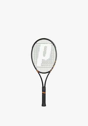 Racchetta da tennis Black Prince con una grande "P" bianca sulle corde e un logo arancione sull'impugnatura.