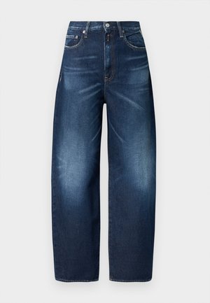 Tumed sinised denim püksid, millel on lai jalg, nupuga sulgemine, viis taskut ja kerge pleekimine reite piirkonnas tekstuurilise kontrasti loomiseks.