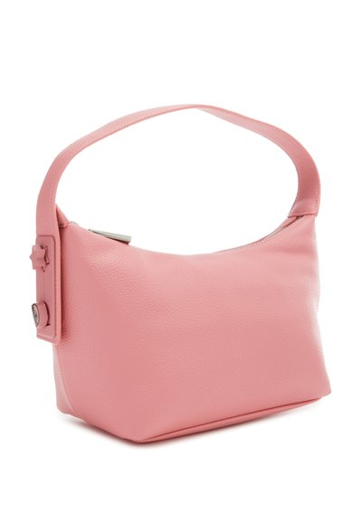 Roze leren schoudertas met een gestructureerde afwerking, afgeronde onderkant en een kort handvat. Voorzien van zilverkleurige metalen details.