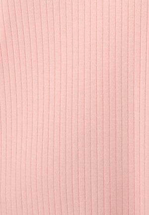 Tessuto a coste rosa chiaro con strisce verticali, morbido al tatto e con una finitura liscia, ideale per abbigliamento o applicazioni di tappezzeria.