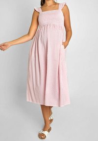 Rosa och vit rutigt midi-klänning med smockad bodice, volangaxlar och fickor. Mjuk tyg med en svävande kjol.