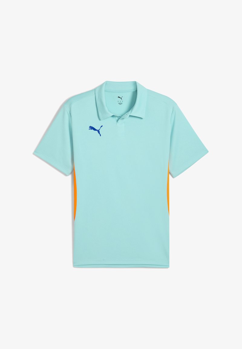Gaiši zila polo krekls ar zilu logotipu, kas ir ar oranžiem sānu akcentiem un teksturētu audumu. Īsas piedurknes un klasiskā apkakles dizains.