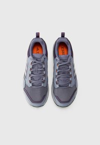 Adidas Terrex TRACEROCKER 2 - Trail hardloopschoenen - aurora plum/glory grey/semi impact orange
