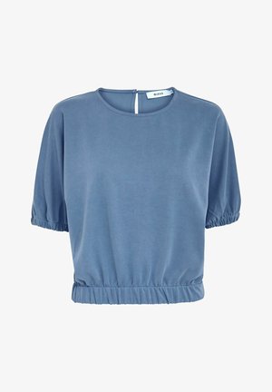 Sinine lühikeste varrukatega ülemine osa, ümar kaelus, elastne vöökoht ja puhvite varrukad. Valmistatud pehmest kangast, millel on sile tekstuur. Tagumine sulgemise detail.