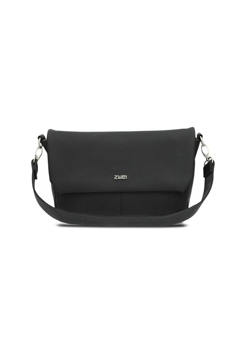 Borsa a tracolla nera realizzata in materiale morbido, con pattina pieghevole, hardware in argento e tracolla regolabile per un trasporto versatile.