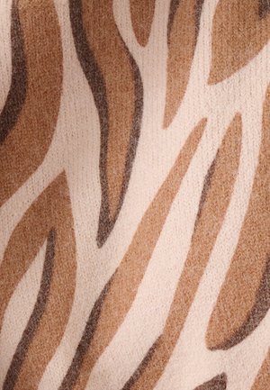 Gebreide stof met een zebraprint in warme tinten beige, bruin en donkerbruin, met een zachte, gestructureerde textuur en een vloeiend ontwerp.