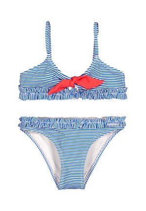 Bikini a rayas azules y blancas con bordes fruncidos, que presenta un nudo rojo de lazo en la parte superior y una parte inferior a juego con cintura volantes.