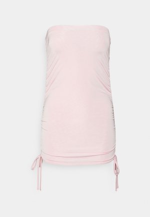 Schulterfreies, figurbetontes rosa Oberteil aus glattem Stoff, mit seitlicher Raffung und verstellbaren Bändern am Saum für eine anpassbare Länge.