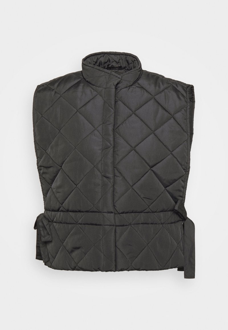 Zwarte gewatteerde vest met een hoge kraag, voorzien van ruitpatronen, zijbanden en een lichte, gladde textuur.