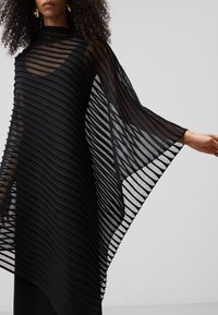 ADOLFO DOMINGUEZ Cape - black