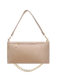 Borsa in pelle sintetica beige con texture liscia, dotata di una tasca con zip, accentata da una catena e con una tracolla removibile.