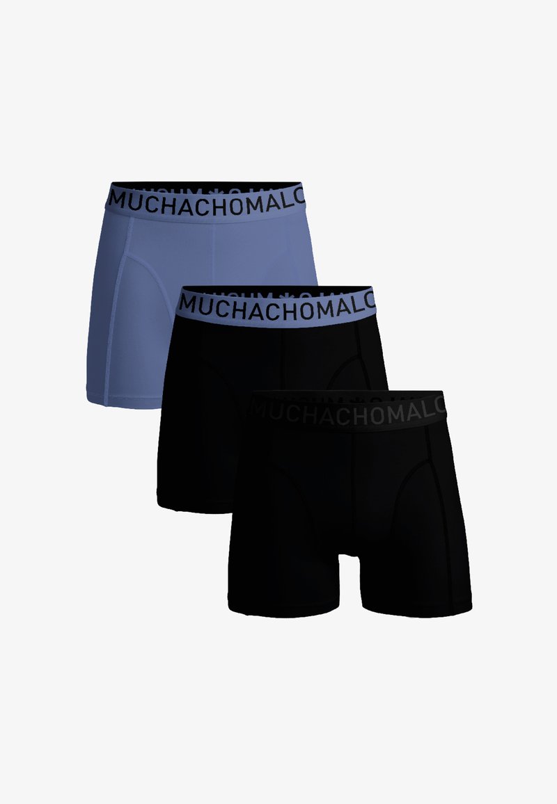 Vīriešu bokseršortu komplekts: viens gaismas zils un divi melni. Mīksts, elastīgs audums ar melnu elastīgo jostu, uz kuras rakstīts "MUCHACHOMALO".