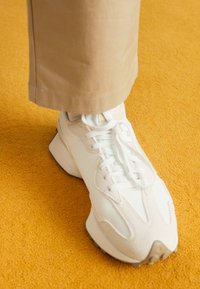 New Balance WS327 beżowy