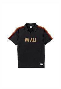 Zwarte polo met een kraag, voorzien van oranje en rode diagonale strepen op de schouders en het "VAALI"-logo in goud op de voorkant.