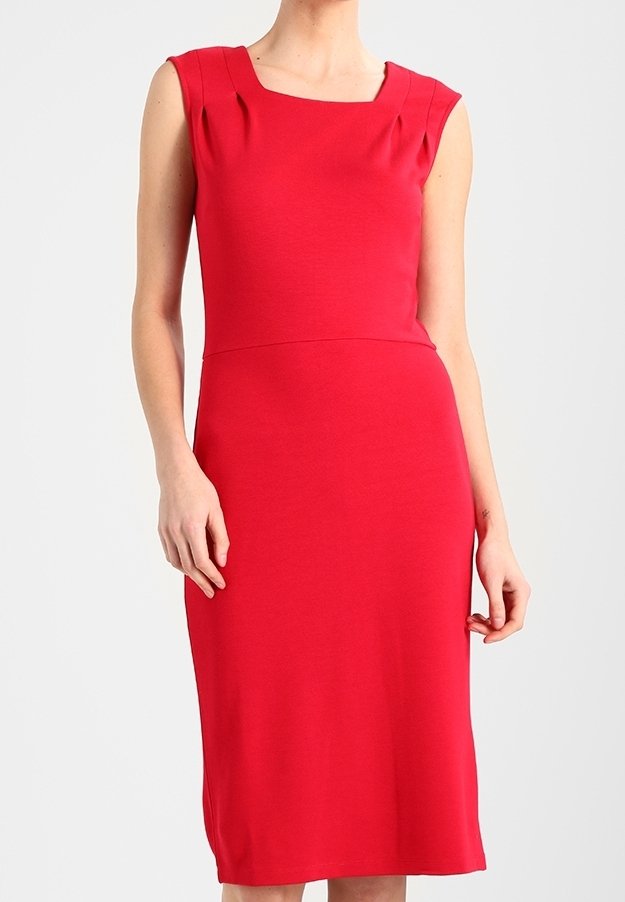 Robe sans manches rouge avec un décolleté carré, une coupe ajustée et des plis verticaux aux épaules. Fabriquée en tissu lisse et extensible.