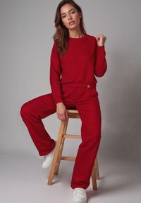 Vivisence HOMEWEAR SET - Melegítő - red