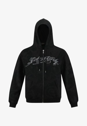 Sudadera con cremallera negra con un diseño texturizado, logo en escritura plateada contrastante, capucha con cordón y bolsillos frontales. Fabricada en un tejido suave con puños acanalados.