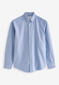 Camisa botón azul claro hecha de una tela suave, con un cuello clásico, mangas largas y un pequeño logo en el área del pecho.